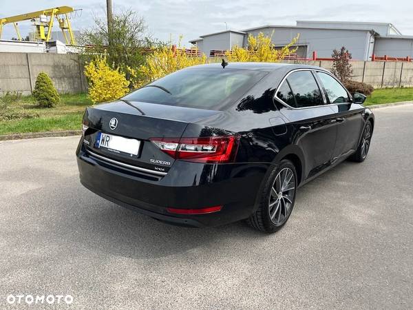 Skoda Superb 2.0 TDI 4x4 L&K DSG - 23