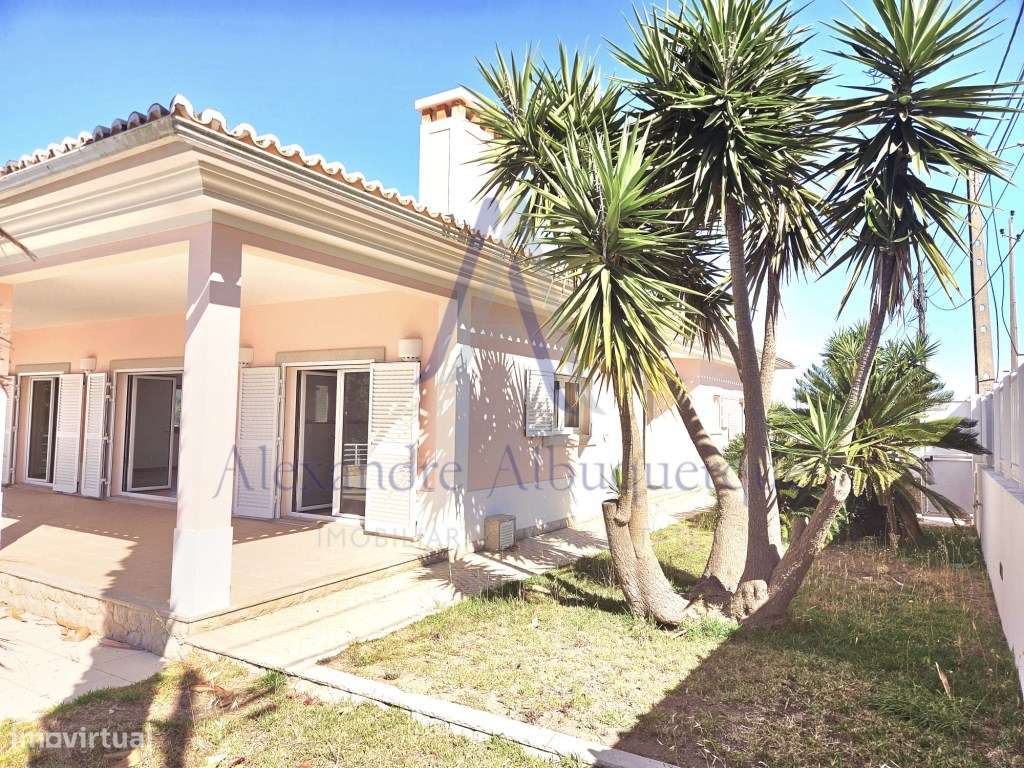 Moradia Isolada com Piscina T3+2-53