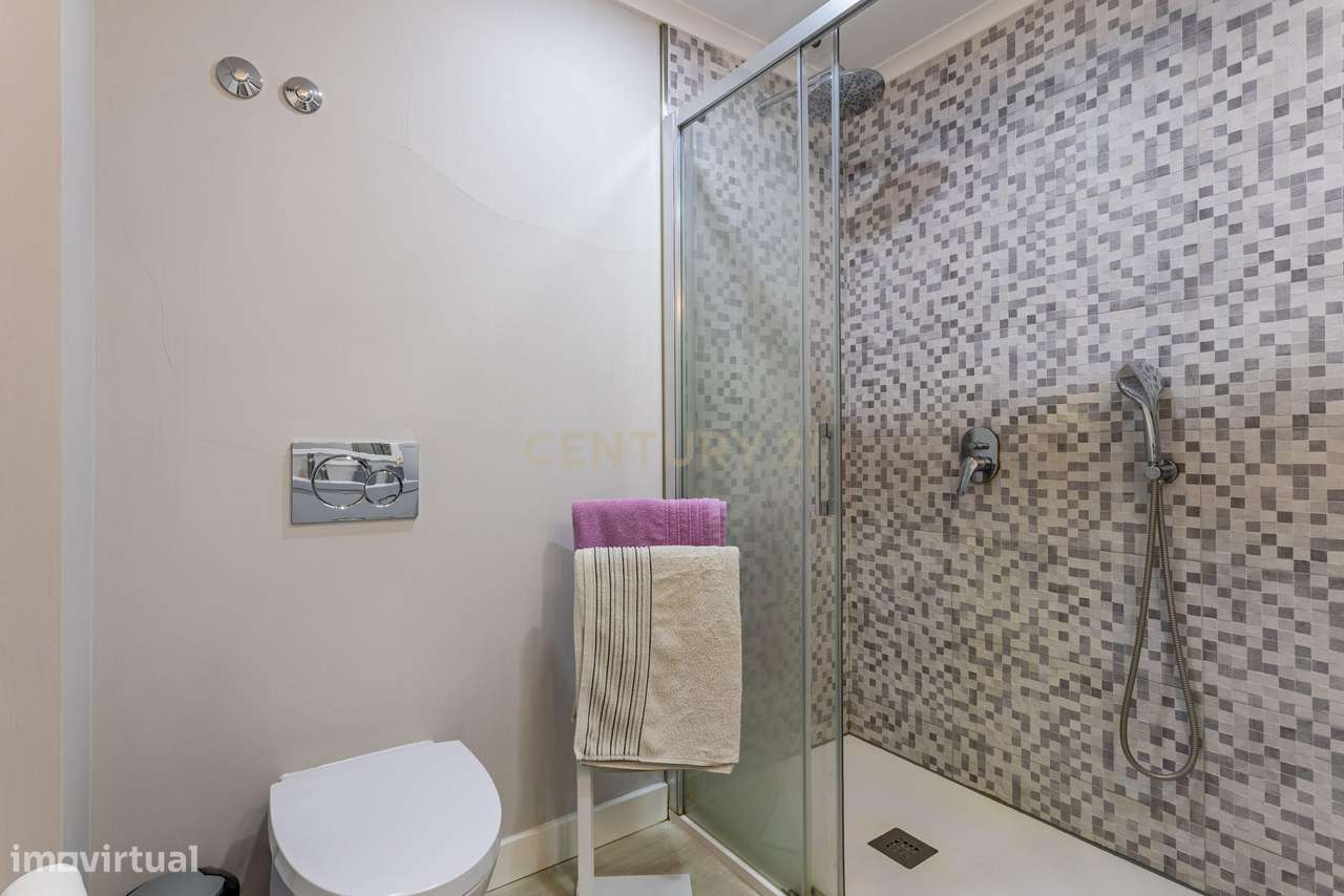 Moderno Apartamento T4 no Carregado em condomínio fechado-16