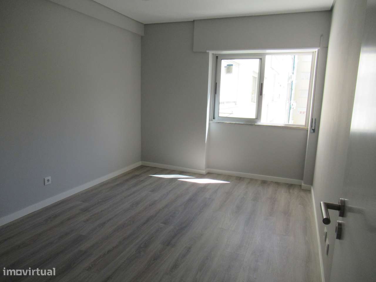 Apartamento T2 renovado na Amora, perto do rio - Grande imagem: 4/18