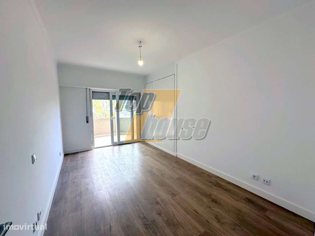 Apartamento T3 Estrada da Luz com parqueamento e arrecadação-12