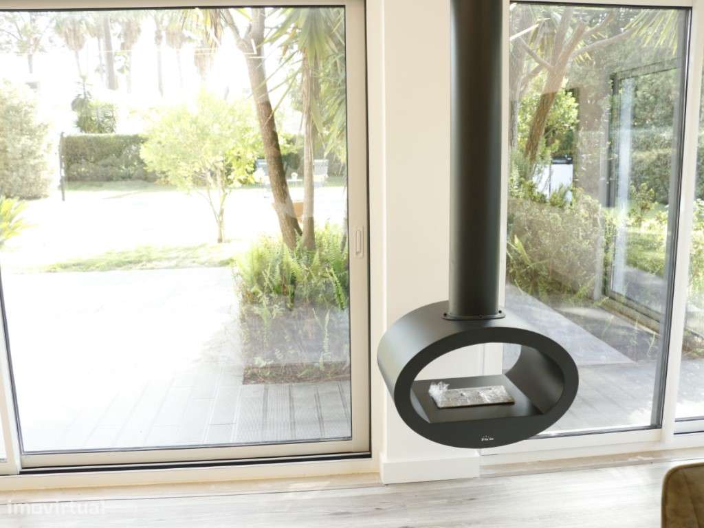 Moradia T4 com Jardim Privado e Piscina na Aroeira-11