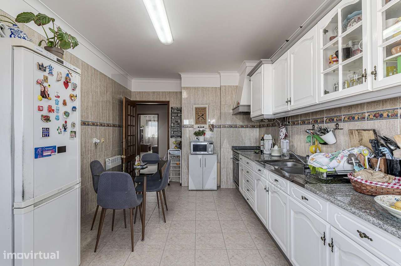 Apartamento T3 com elevador e vista desafogada, Urbanização do Moinho,-17