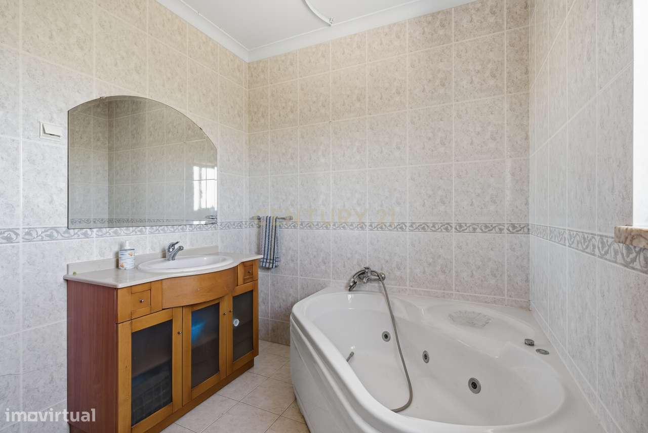 Moradia T3 com piscina e vista campo em Localização Privilegiada-20