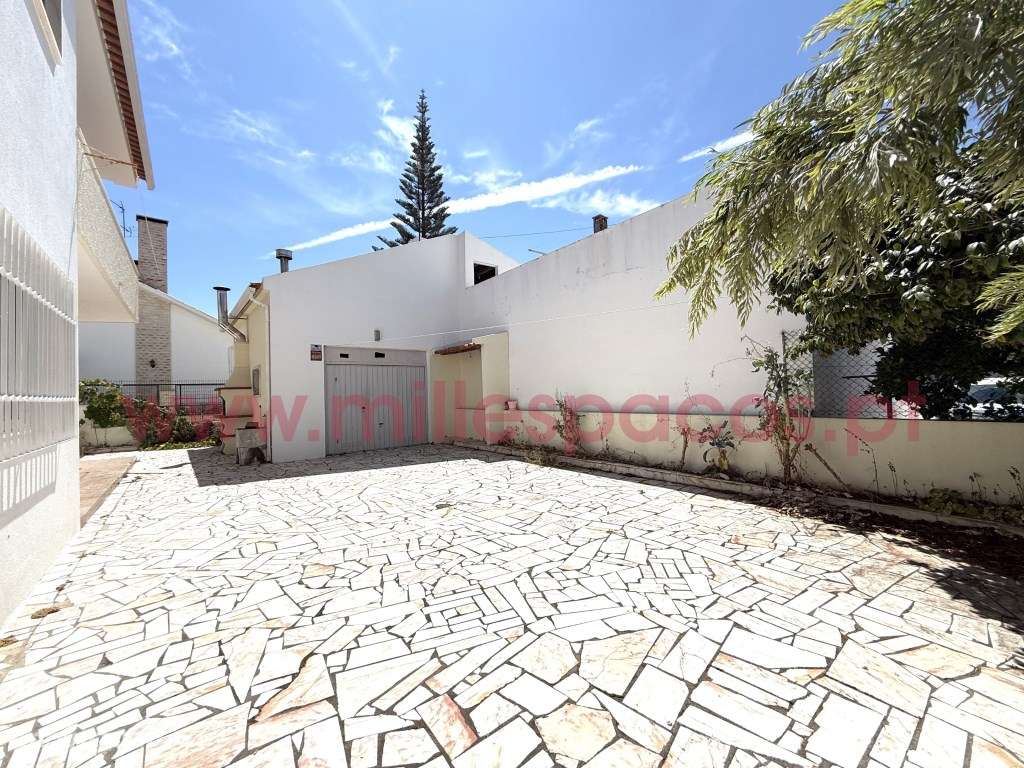 Moradia V6 com Garagem Centro da Cidade-48