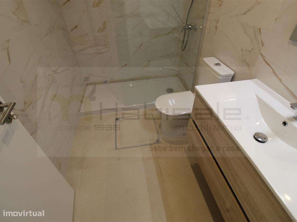 Moradia V3 +1 com piscina em Barcarena-13