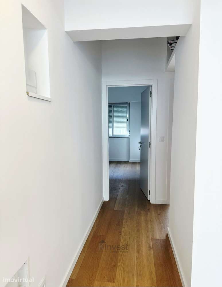 T2 Renovado com Terraço no Centro de Algés-5