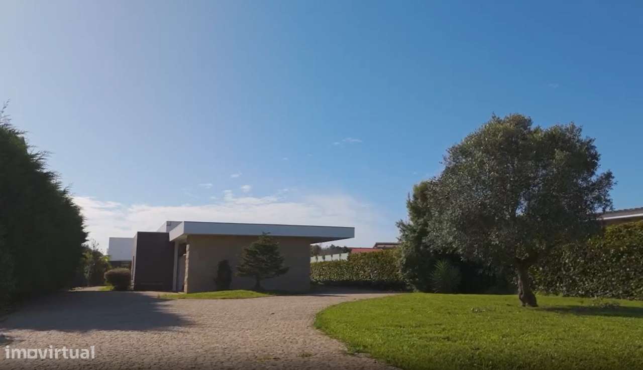 MORADIA TÉRREA T3 de LUXO a 1KM da PRAIA , com 348 m² em LOTE 2300 m²-5