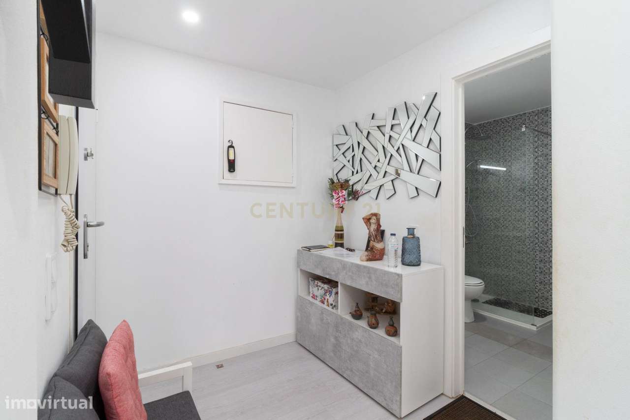 Fantástico Apartamento T2 Renovado em Seixal com Varanda e Elevador - Grande imagem: 4/27