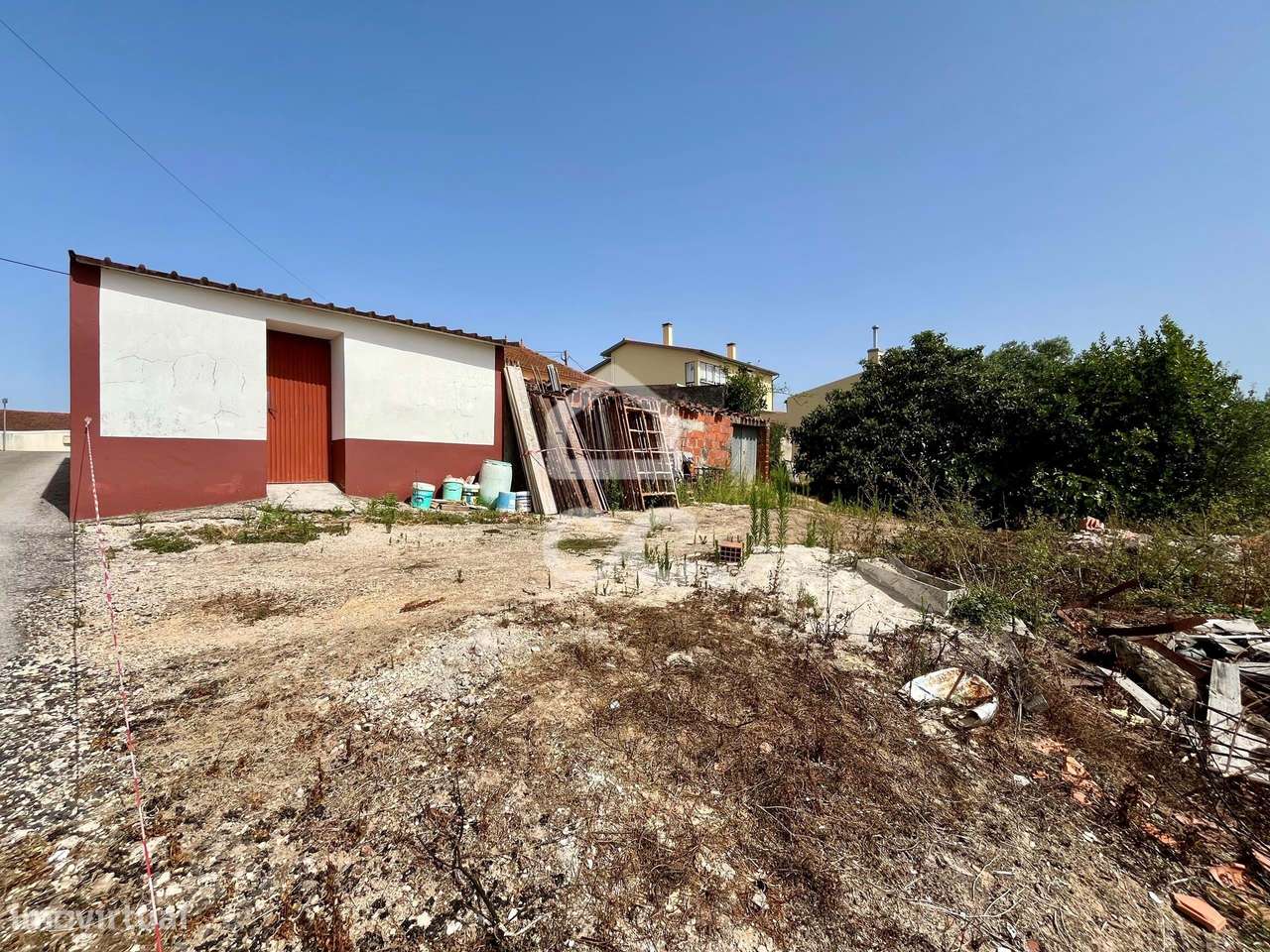 Propriedade mista com ruína e terreno fértil,  localizada nas Antas-18