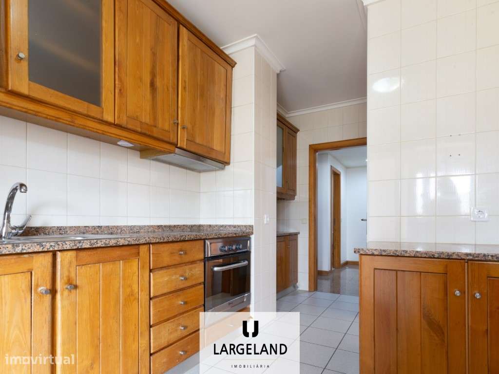 Apartamento T2 com Terraço no Centro de Santa Maria de Lamas-6