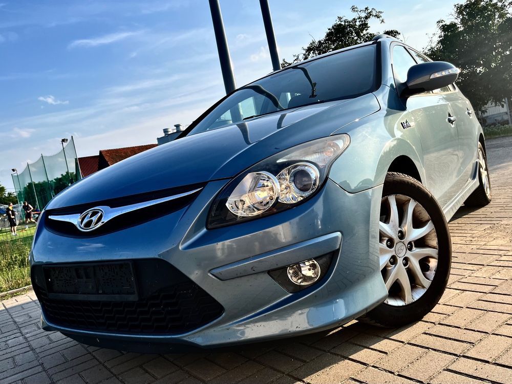 Hyundai i30 I (2007-2012) i30cw 1.4 FIFA WM Edition 2012