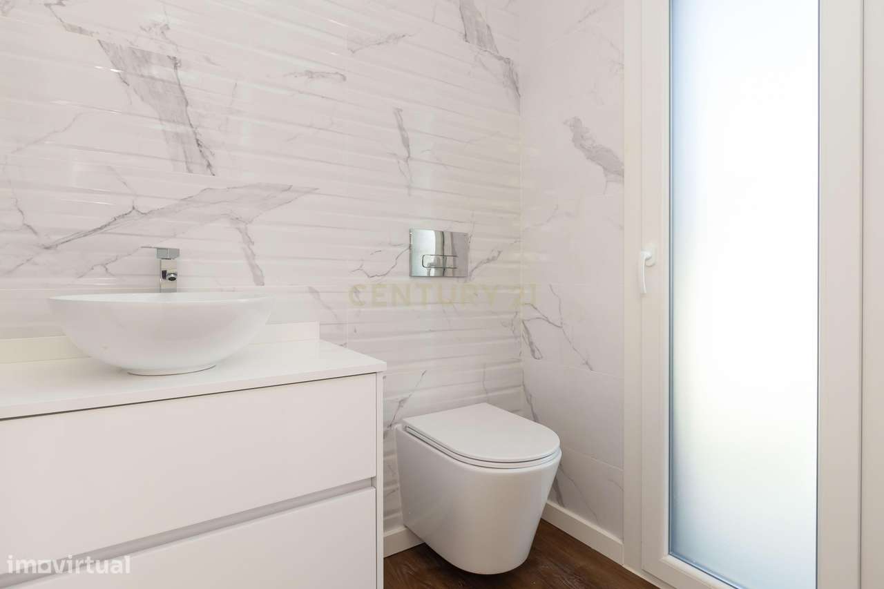 Moradia Nova T4 com piscina e garagem - Sobreda - Charneca de Caparica-15