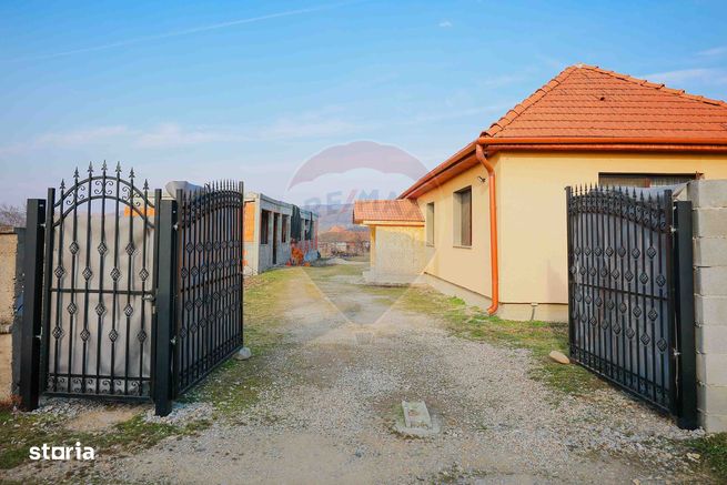 Casă Nouă de Vânzare Picleu, Com. Brusturi-2