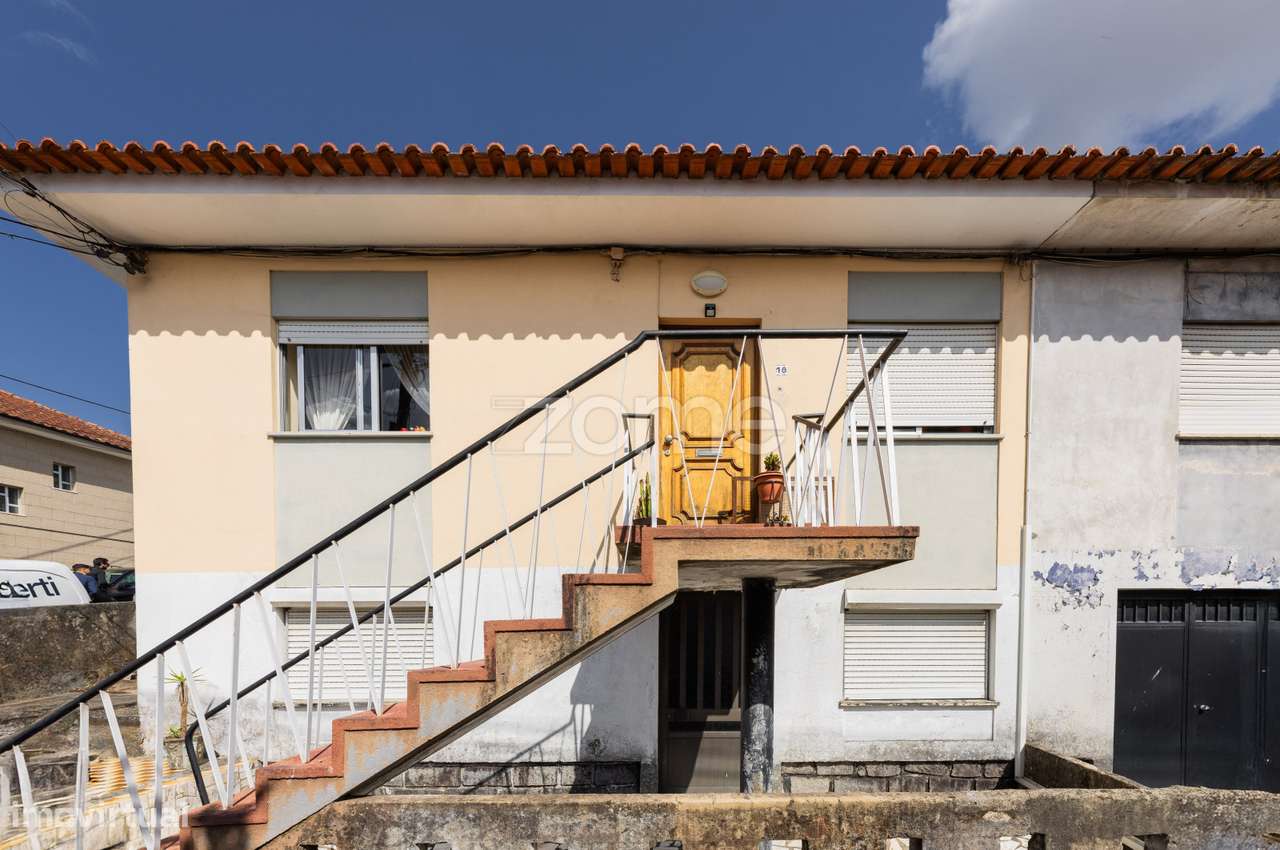 Moradia T9 com logradouro para recuperar em Dume - Braga - Grande imagem: 2/27