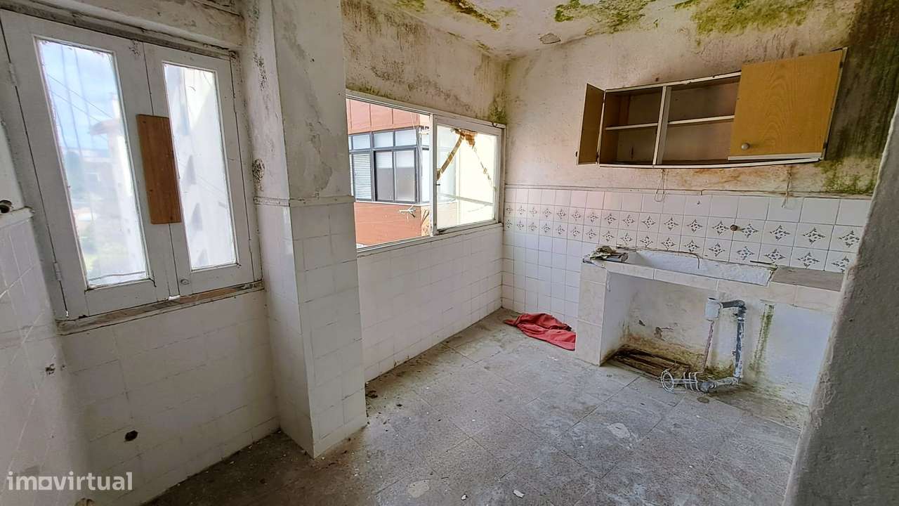 Moradia T6 para reconstrução- Santa Clara, Coimbra-15