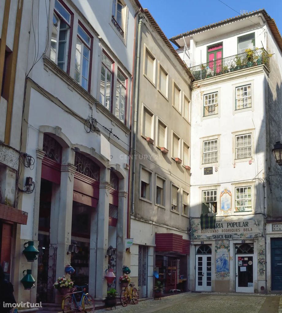 Apartamento para Remodelar no Centro da Cidade de Coimbra - Oportunida