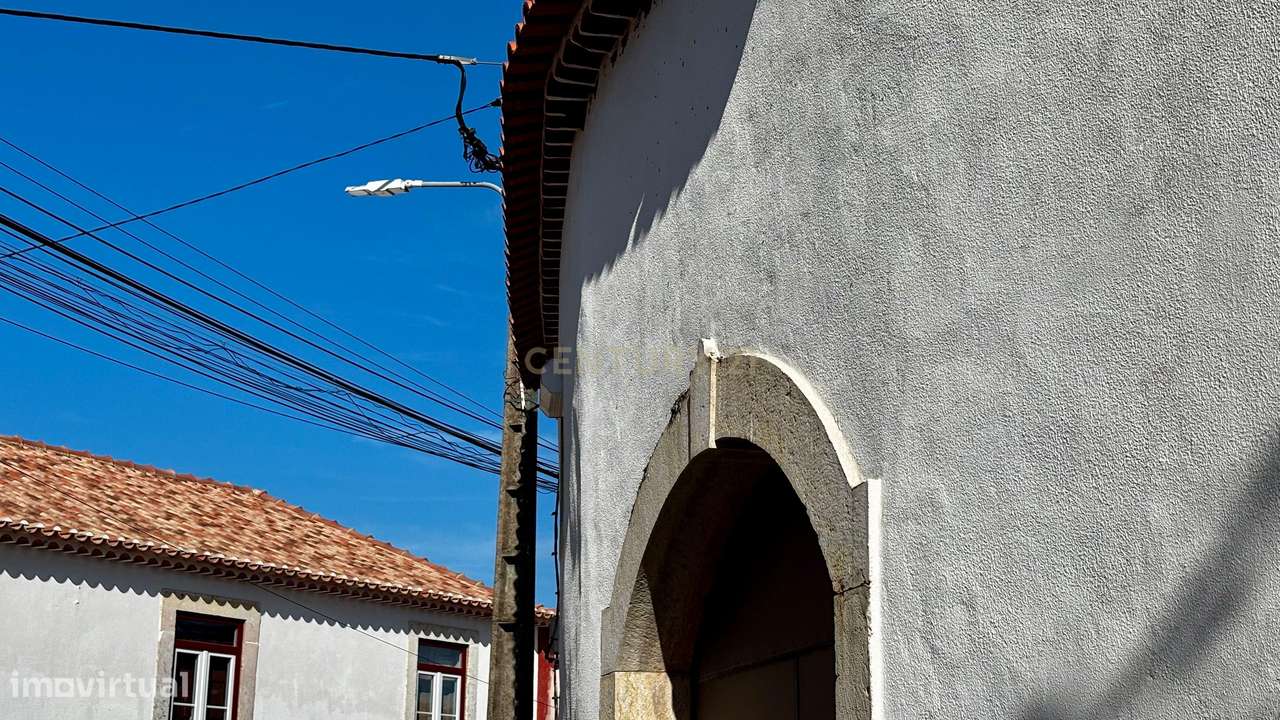 Moradia com T1+T2 Arrendados: Oportunidade no Gradil-9