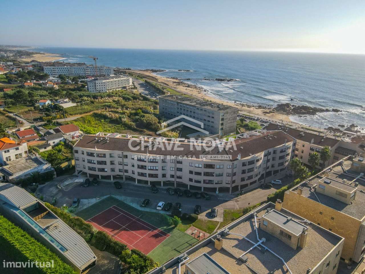 MV - Apartamento T3 c/ terraço e piscina na Av. da Beira Mar - Grande imagem: 4/21