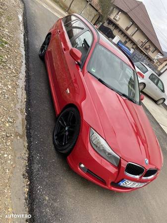 BMW Seria 3 320d xDrive DPF Touring Aut. - 3