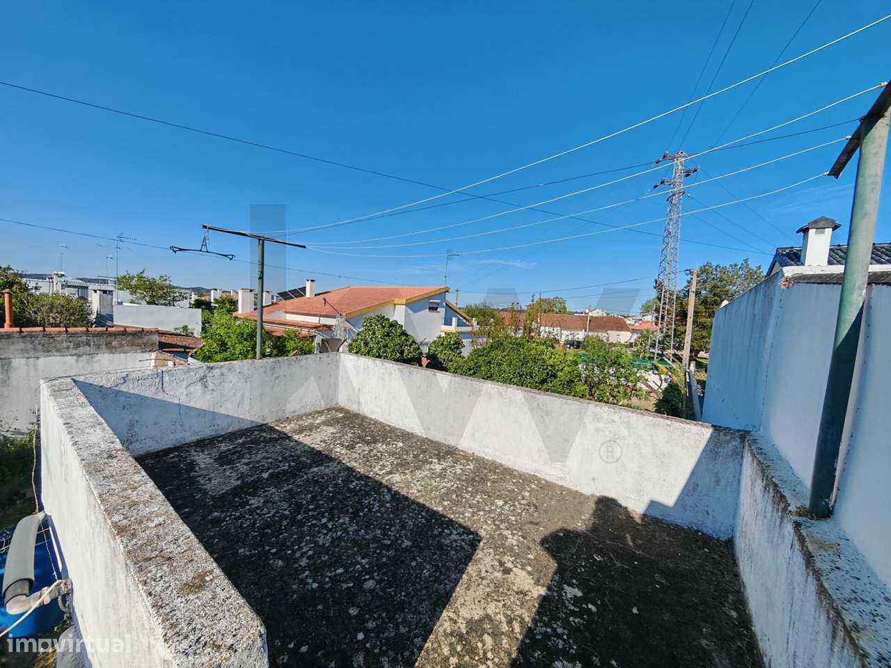 Moradia T3 no Tramagal, numa prestigiada localização da vila-25