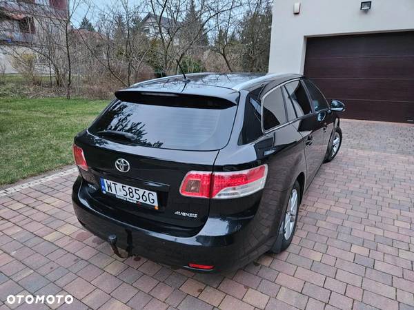 Toyota Avensis 2.0 Premium - 10