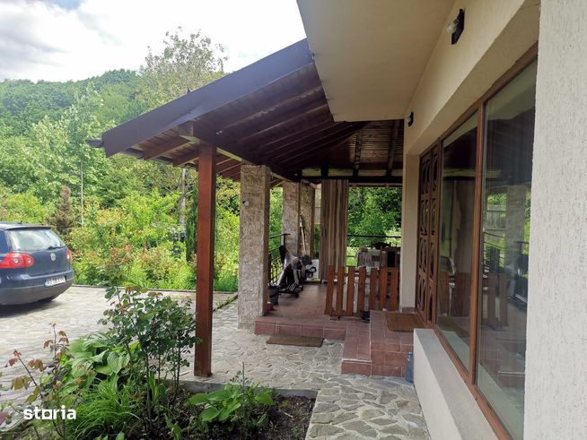 Vila P+E, Bascov/Valea Ursului, teren 1017mp, partial mobilata-1