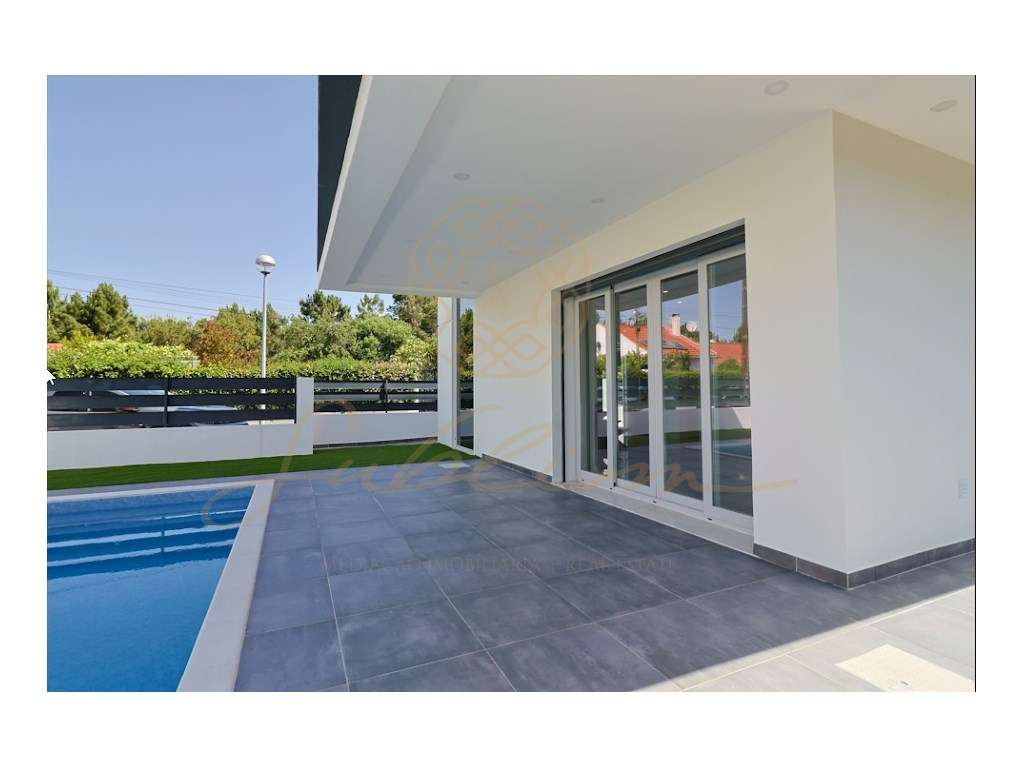 Moradia Nova com 4 Assoalhadas, Garagem Box e Piscina!-5