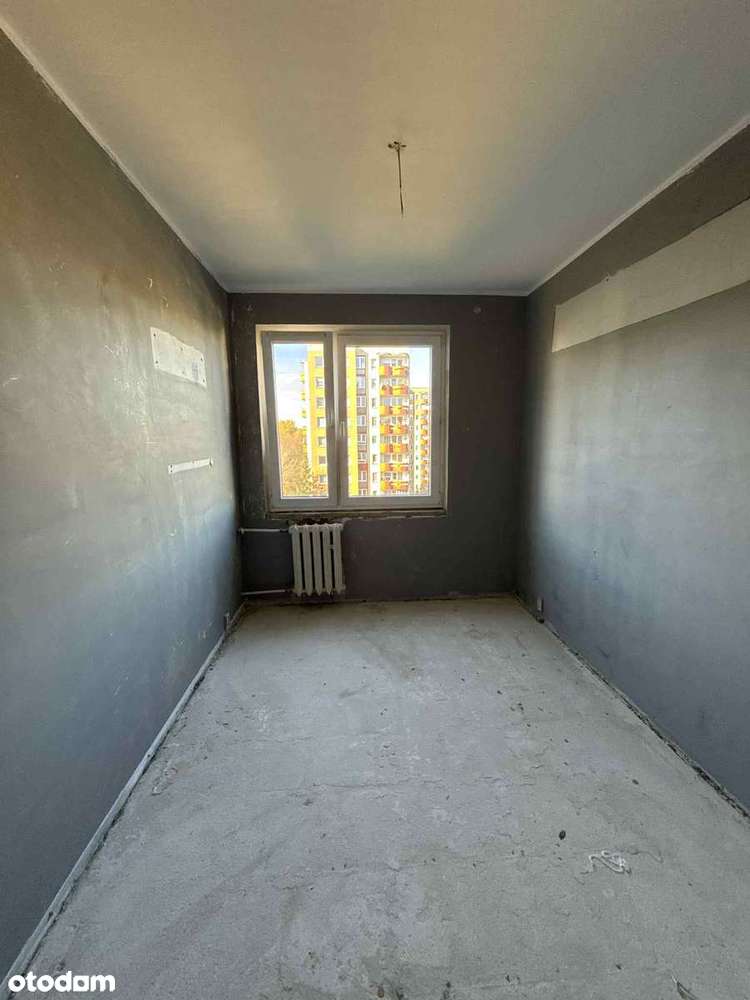 3 lub 4 pokojowe mieszkanie do remontu z balkonem, Os. Dywizjonu 303-12