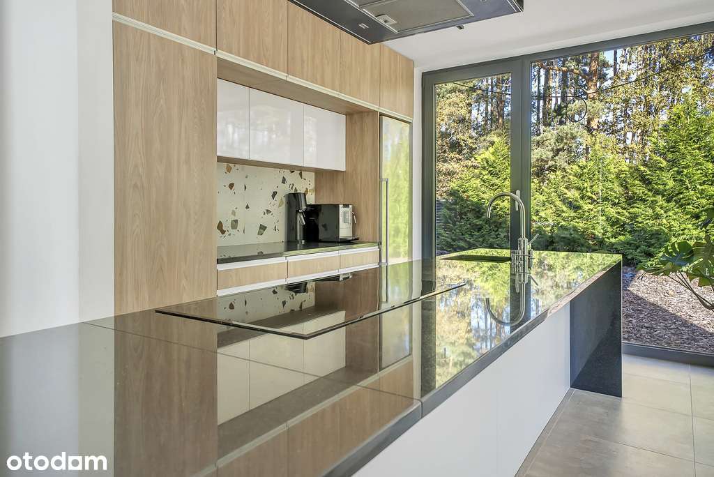 Luksus w sercu natury - dom przy ścianie lasu-8