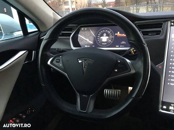 Tesla Model S - 17