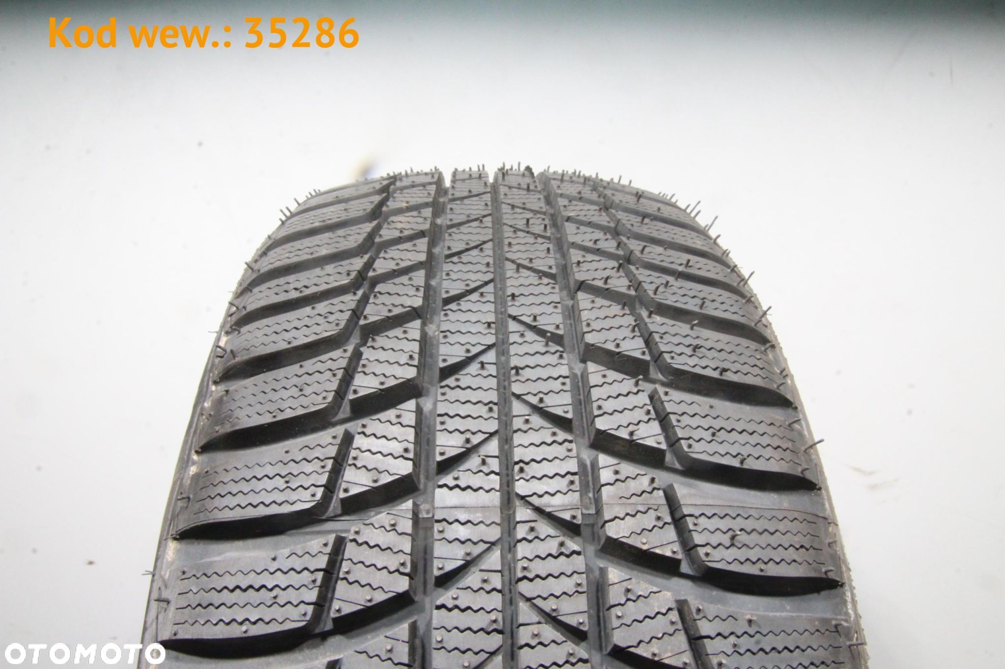 Bridgestone Blizzak LM001 - 235/45 R17 - 1
