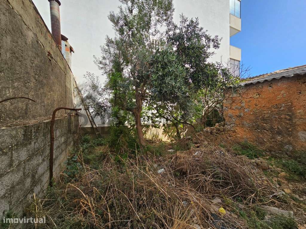 Casa antiga com projeto aprovado para Moradia v3+1 em Loulé-6