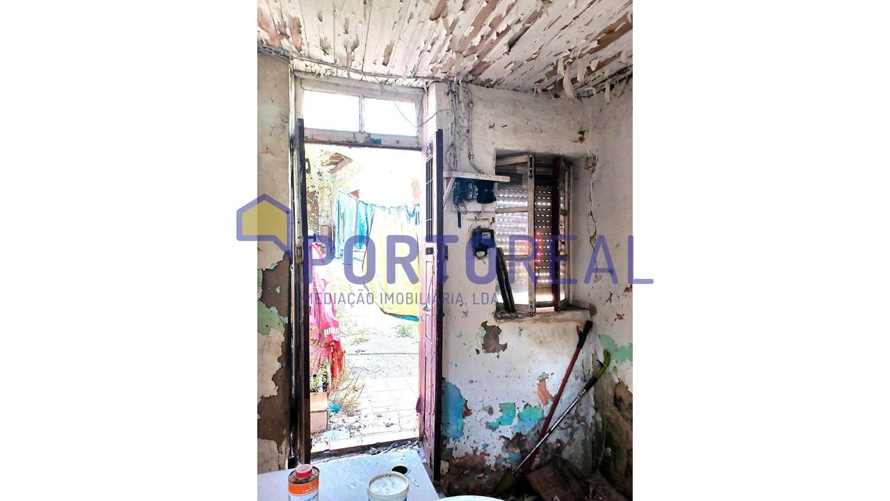 Moradia para Restaurar T2 - Campanhã-7