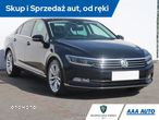 Volkswagen Passat - 2