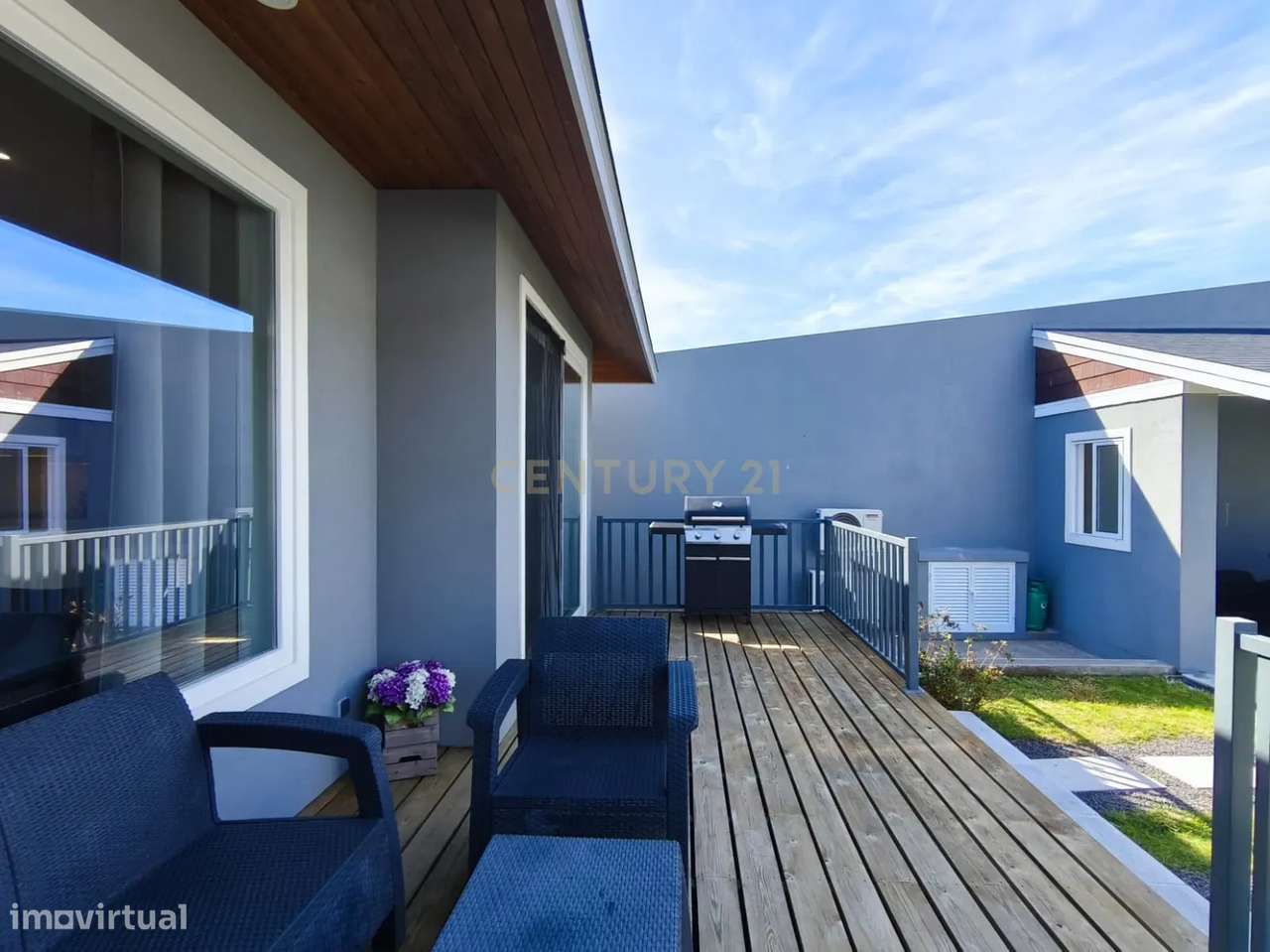 Moradia Moderna com Piscina + Apartamento Independente | Construção 20-33