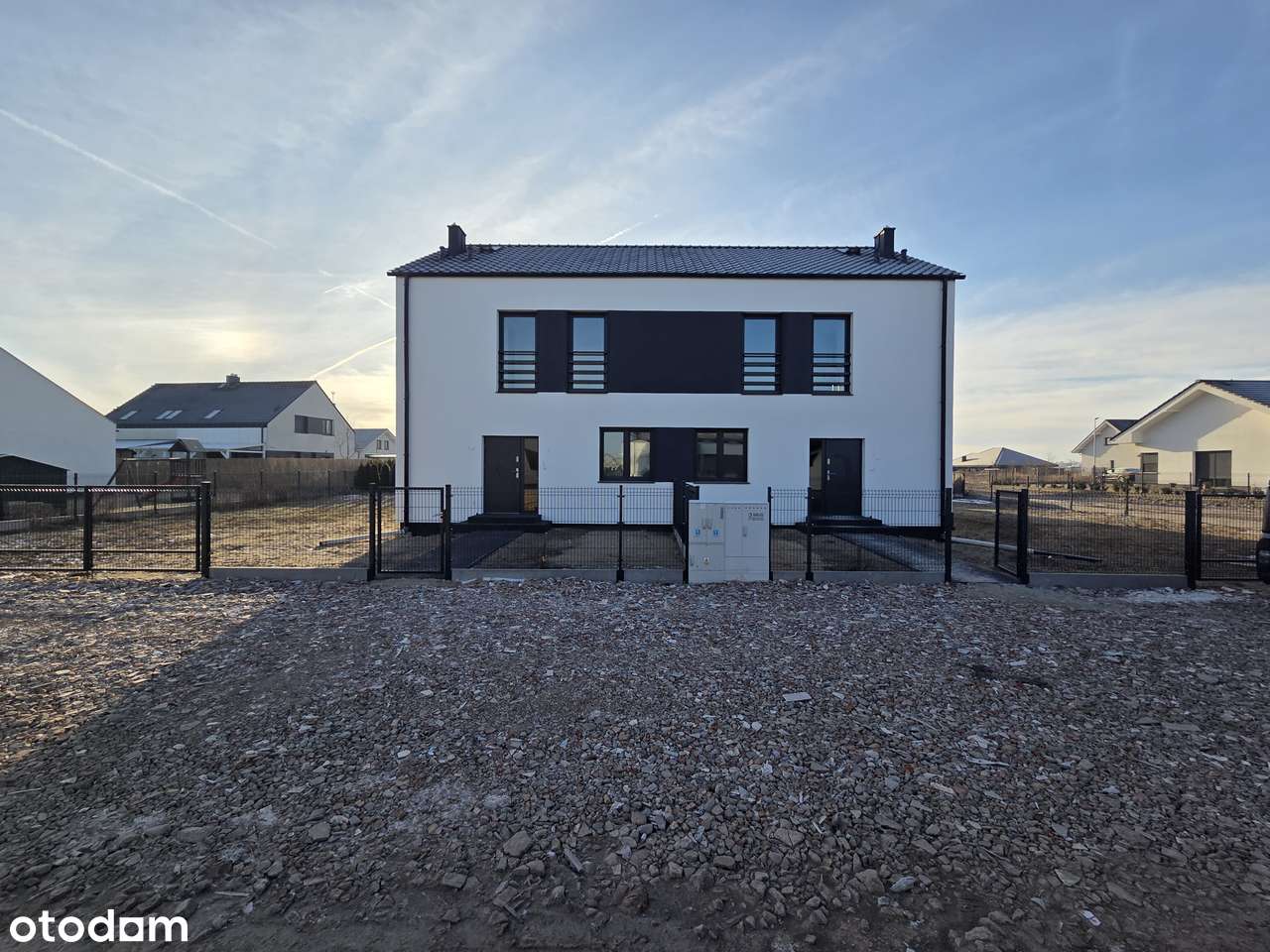 Tarnowo Podg., Góra - piętrowy, 2 łazienki, gotowy do odbioru-0