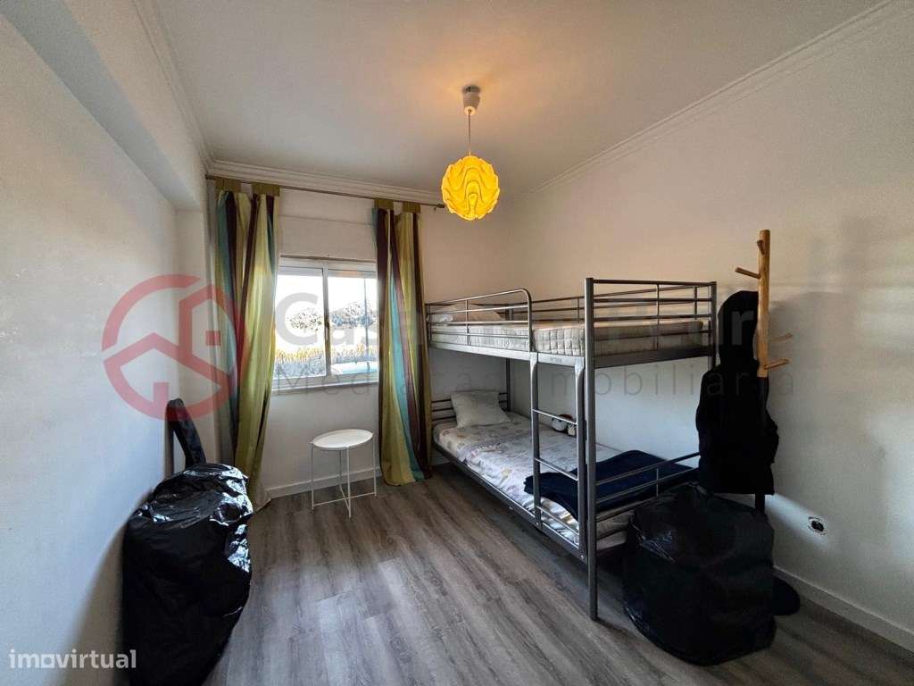 Apartamento T2 com arrecadação em Santa Marta do Pinhal, Corroios-16