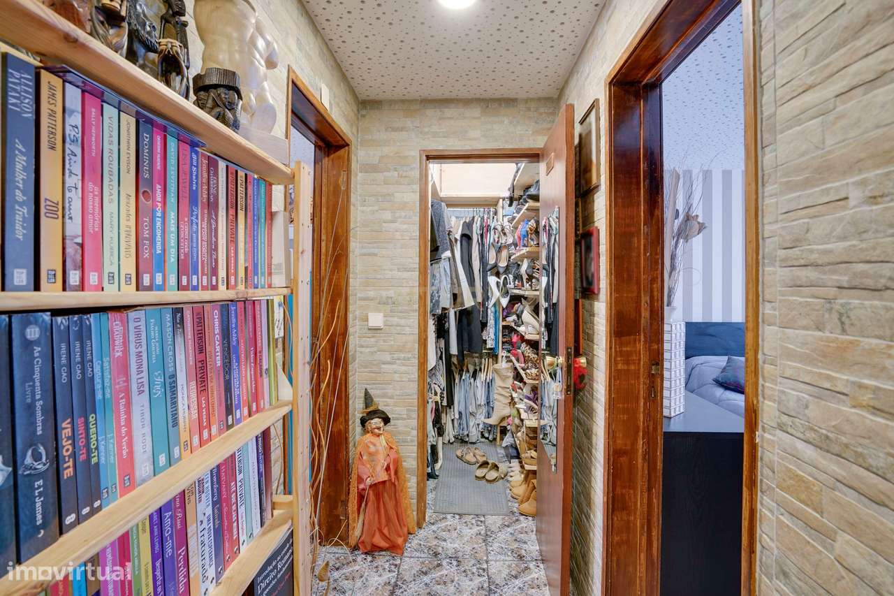 Apartamento para venda com 3 quartos em Camarate-11