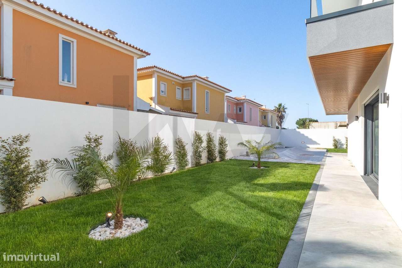 Moradia 4 suites, piscina aquecida e jardim para venda em Cascais - Grande imagem: 4/44