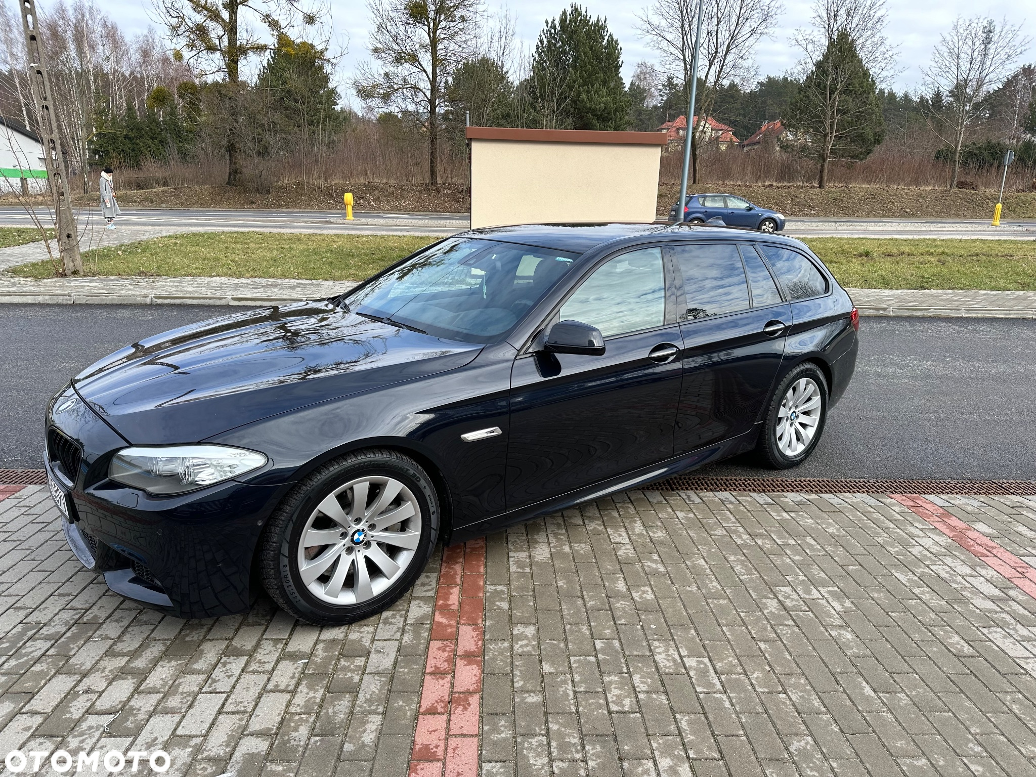 BMW Seria 5 550i - 4