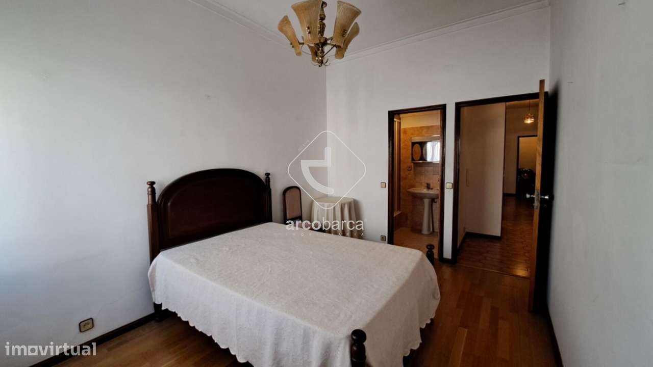 Apartamento com Terraço 40m2 de uso privado - T2+1-centro vila - Arcos-14