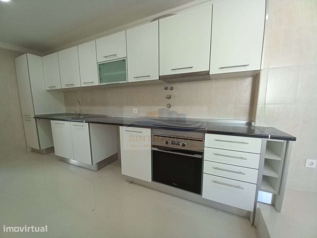 Moradia T3+T3 totalmente remodelada, com terraço, 4 casas de banho,...-13