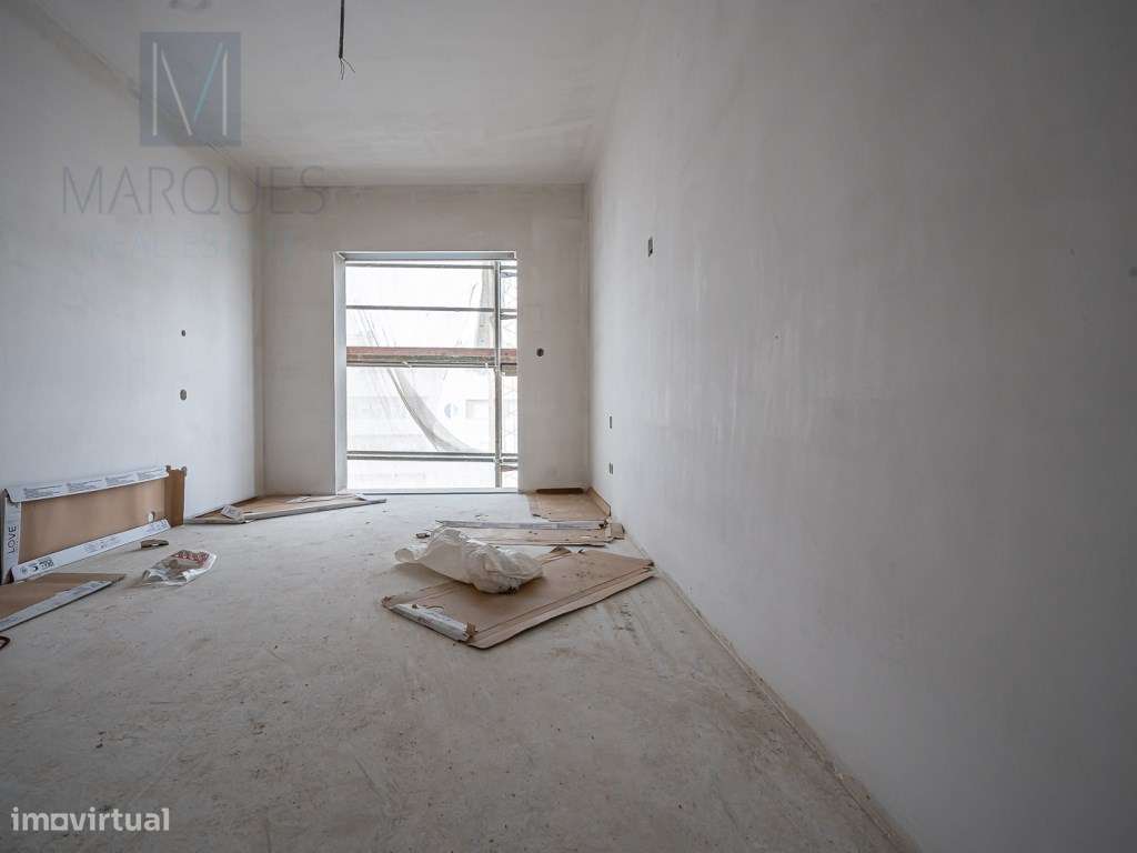 Apartamento T2 com Terraço em Santa Marta do Pinhal - Corroios-8