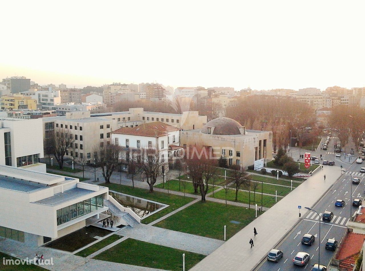 Exclusivo com 2 frentes e vista mar, no centro de Matosinhos