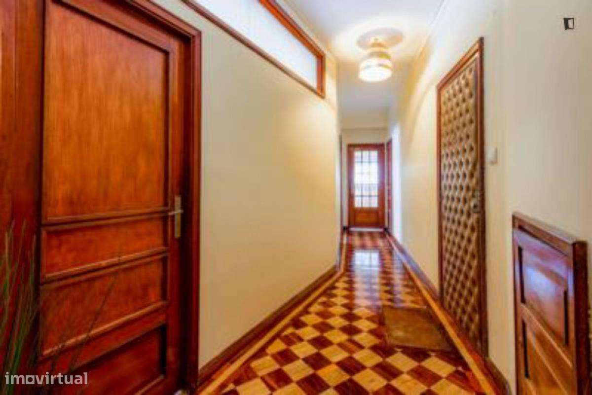 Quarto - localizado em Santo Ildefonso Porto - Grande imagem: 2/10