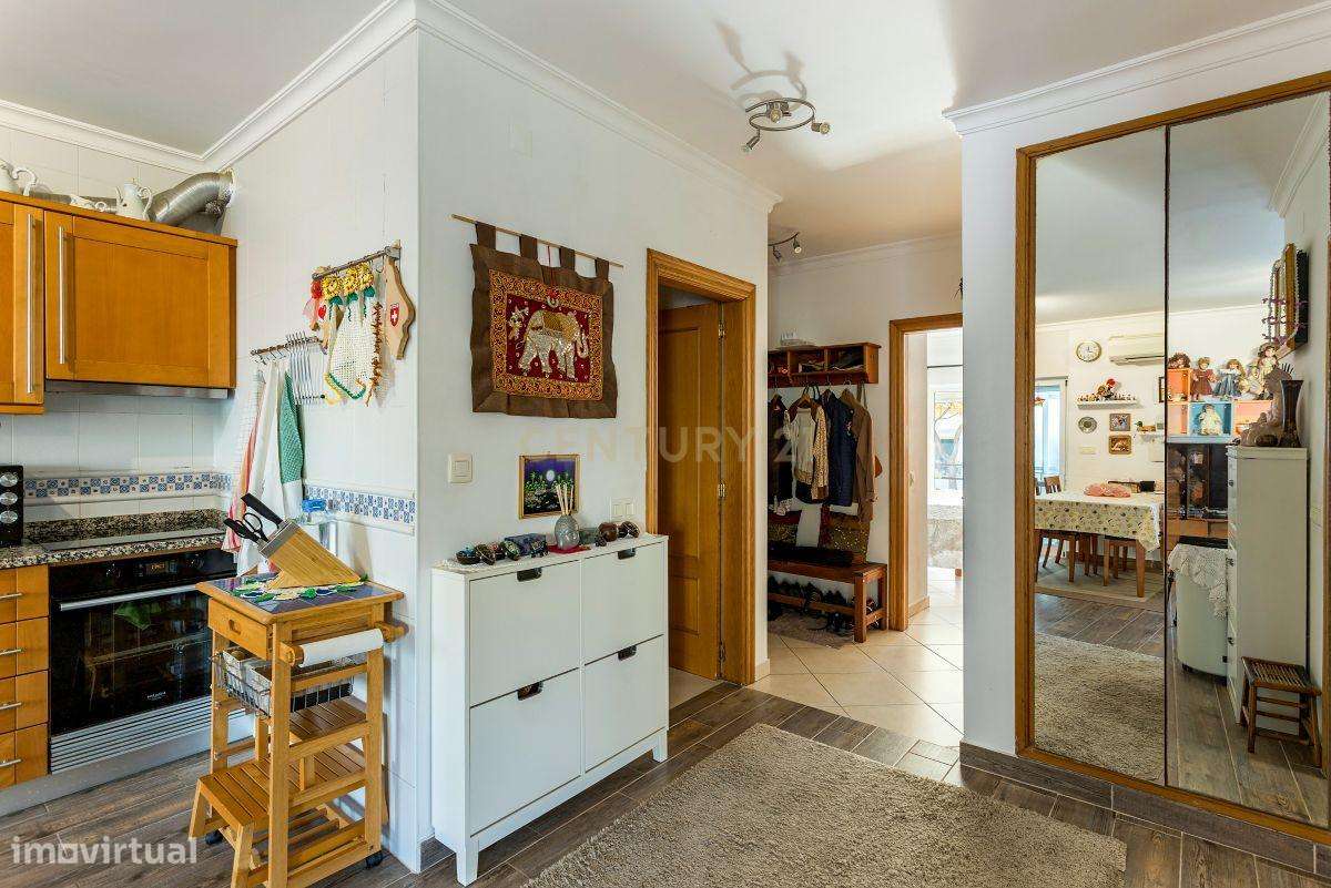 Apartamento T2 com Grandes Varandas e estacionamento no Mato Santo Esp-6