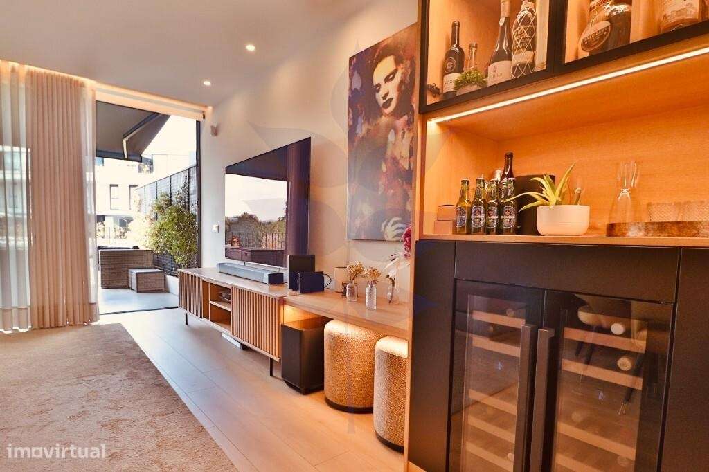 Vende-se T3 Duplex - Condominio Fechado - Como Novo - Empreendimento V-11