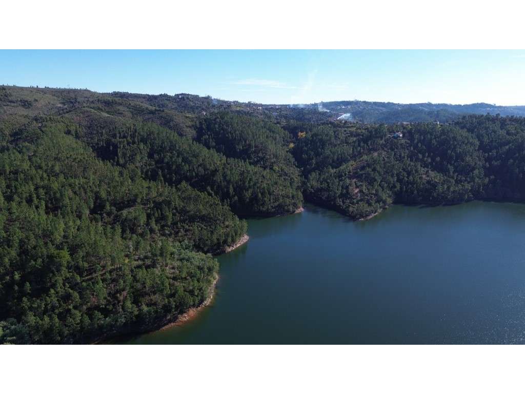 Moradia com grande potencial a 500 m da Albufeira de Castelo de Bode-41