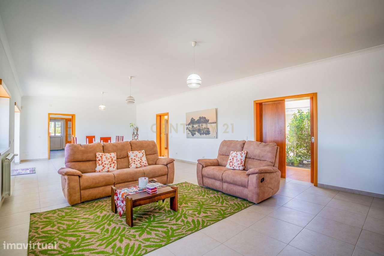 Moradia T6, localizada numa das zonas mais valorizadas do Oeste-10